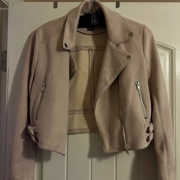 Forever 21 Jackets & Blazers - Cropped Zipper Jacket sz M